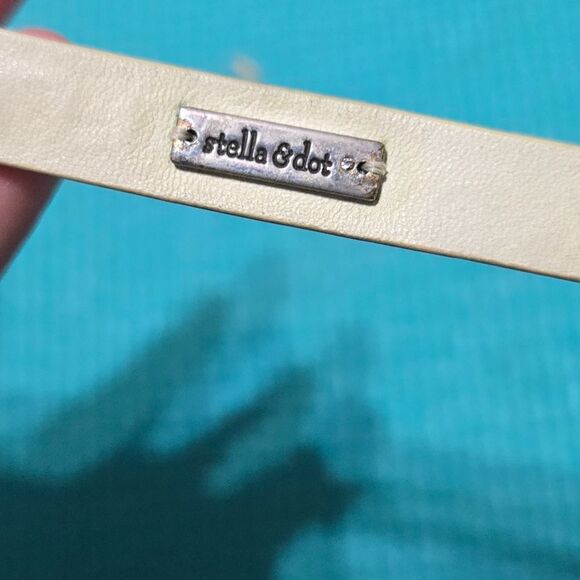 Stella & Dot Gilded Path Double Wrap White Leather & Gold Arrow Bracelet - Picture 8 of 8